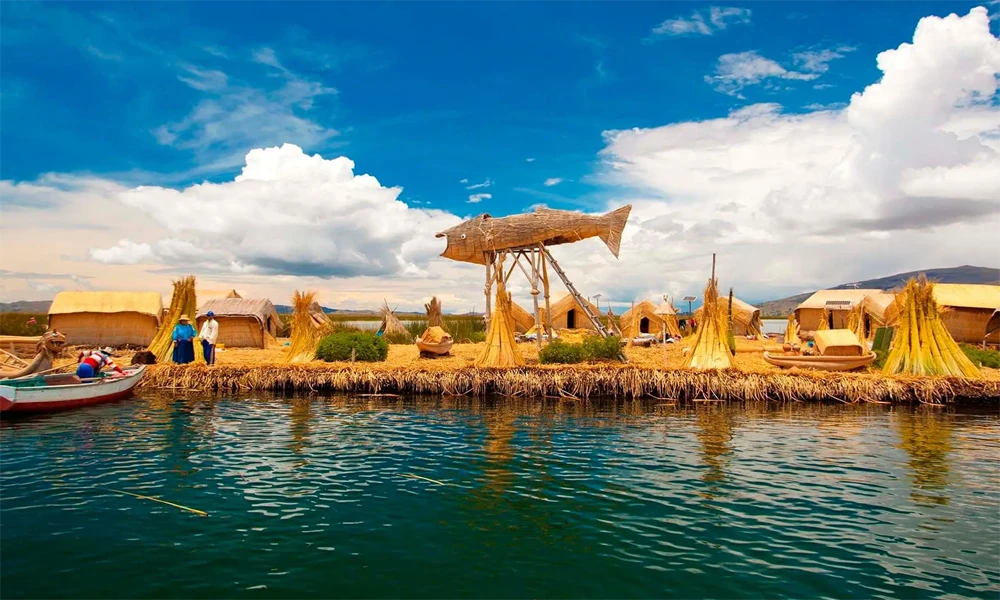 Tour Puno y Uros: Viaje al Corazón del Lago