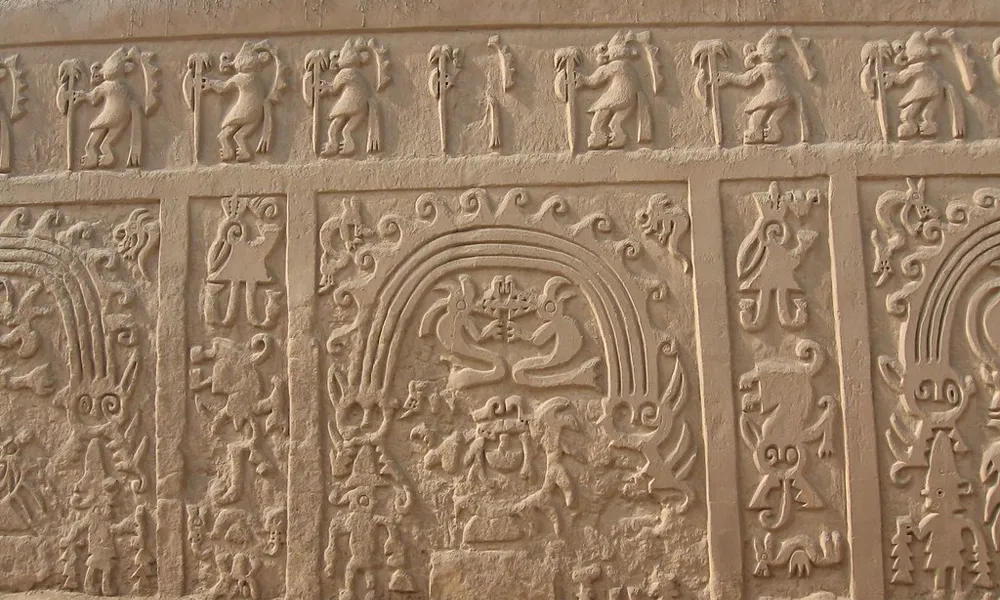 Huaca del Dragón o Huaca Arco Iris en Trujillo