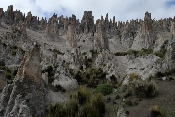 Rutas del Oro y la Plata Colonial en los Andes Peruanos Poco Documentadas