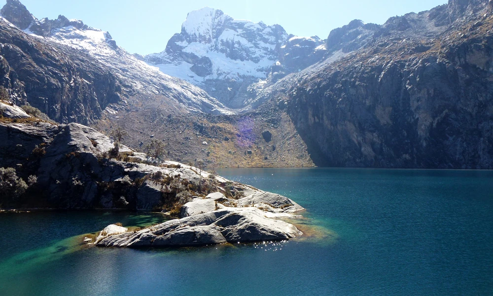 Explore a Lagoa Churup | Natureza Pura em Huascarán
