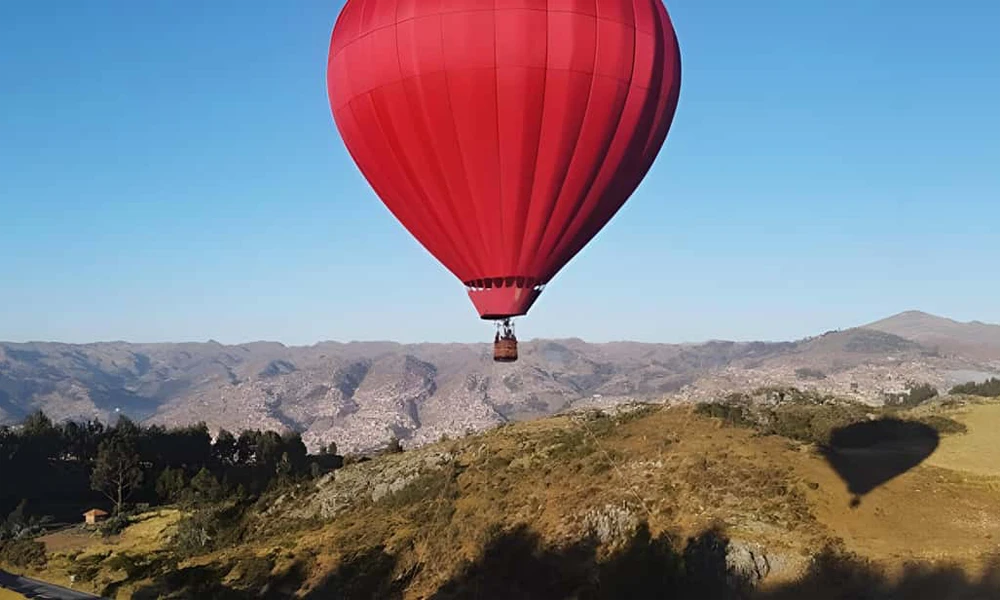 Hot Air Balloon Ride in Cusco + Picnic | 100 Meters High