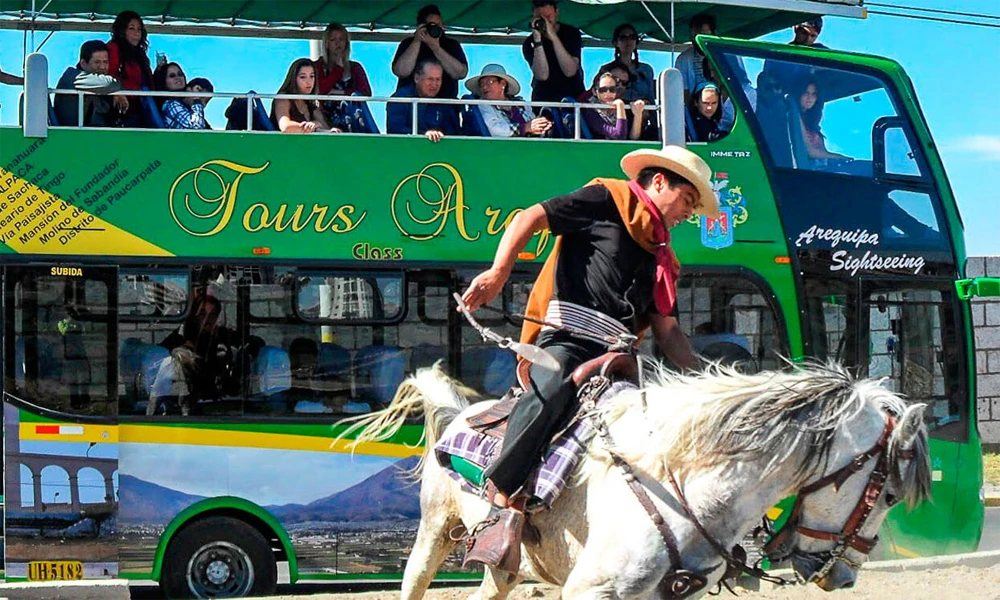 Arequipa & Volcanoes City Tour by Mirabus