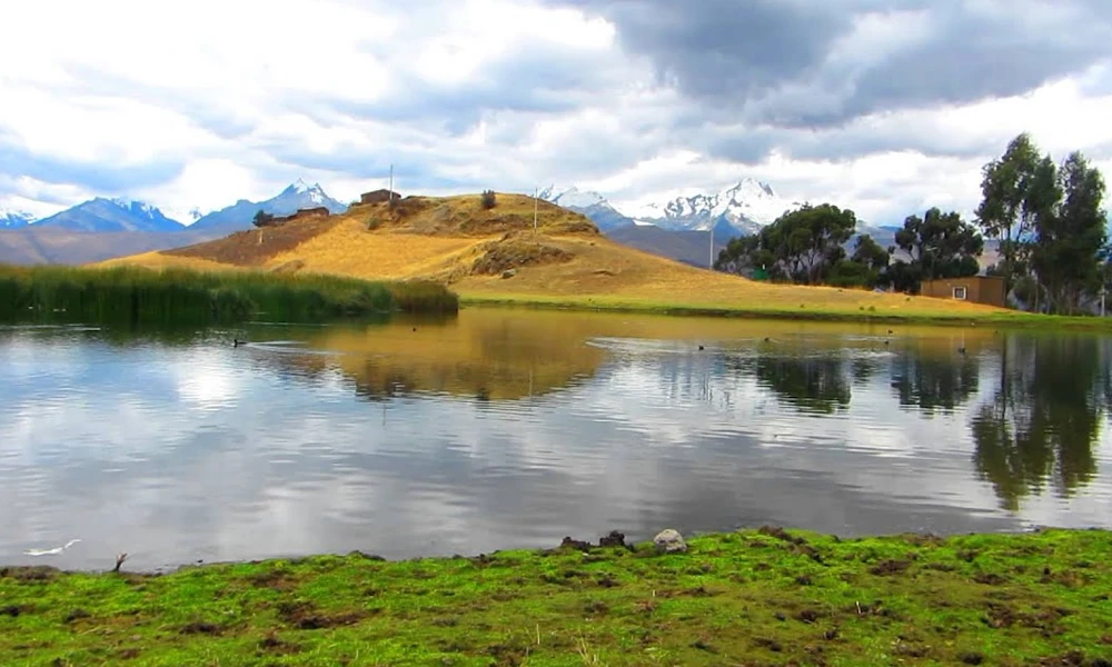 Willcacocha Panorâmico: Trekking com Vista para a Cordilheira Branca